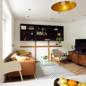 Large Two Bedroom Family App - Free Parking Appartamento
