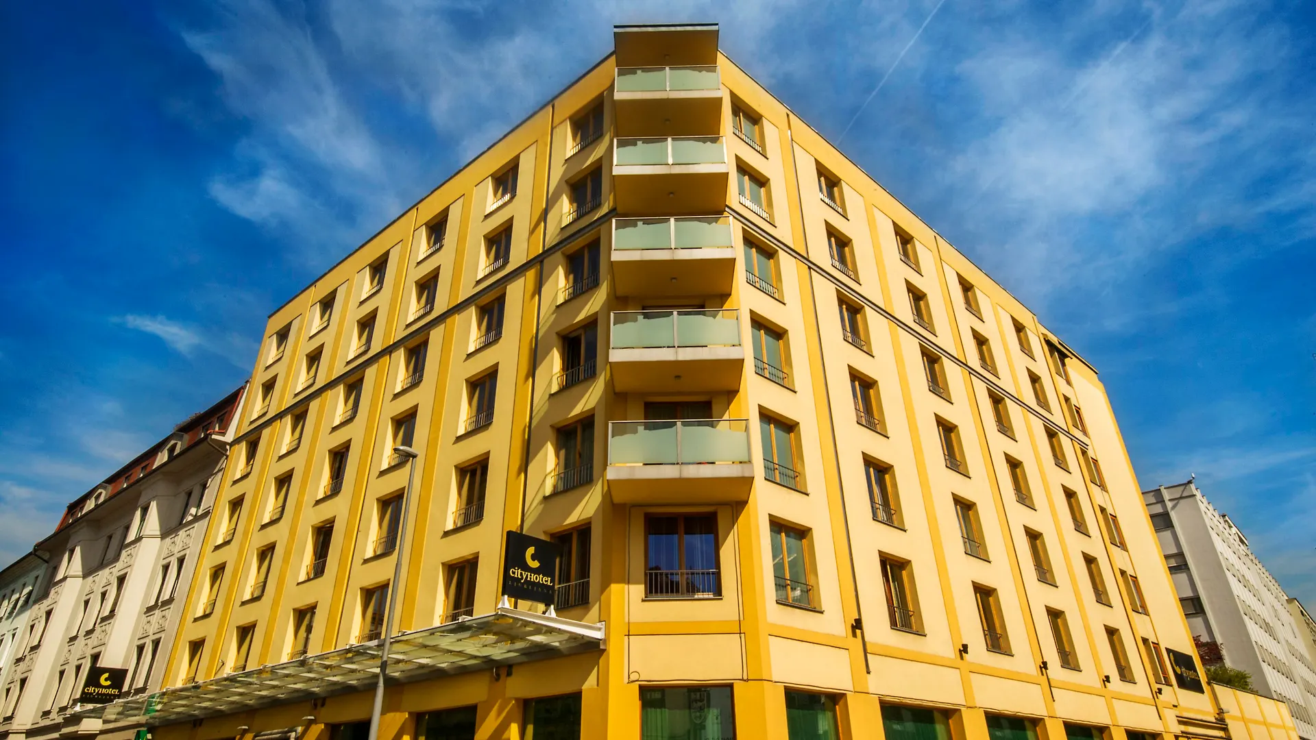 City Hotel Ljubljana 4*,